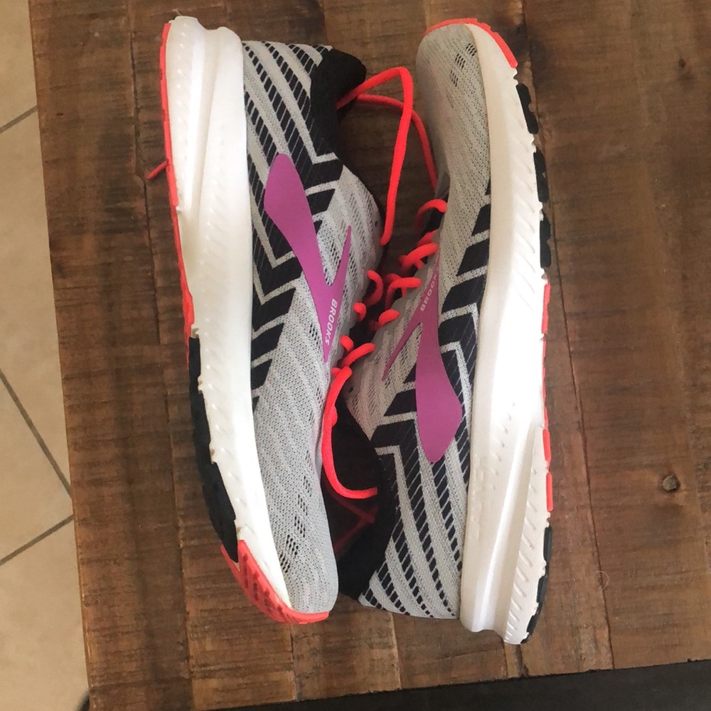 Brooks Athletic Launch NWT Excellent Condition.
